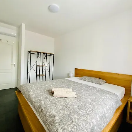 Fluggi Near Labin * Santalezi