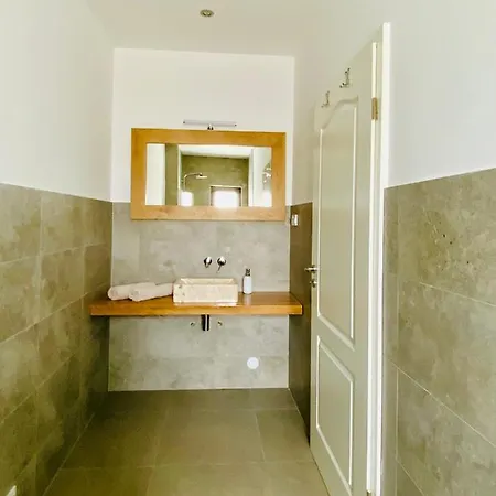 Fluggi Near Labin * Santalezi