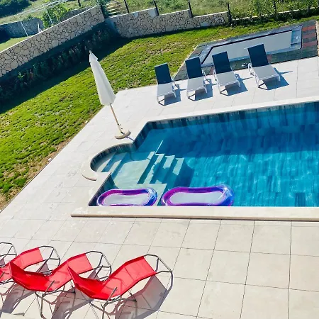 Villa Fluggi Near Labin Santalezi