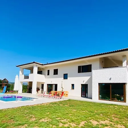 Fluggi Near Labin Villa *