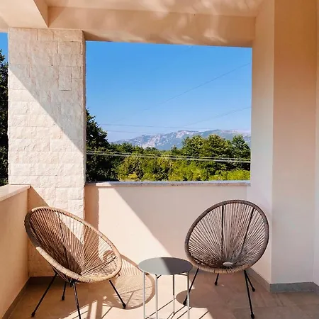 Fluggi Near Labin * Santalezi