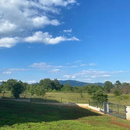 Fluggi Near Labin Villa