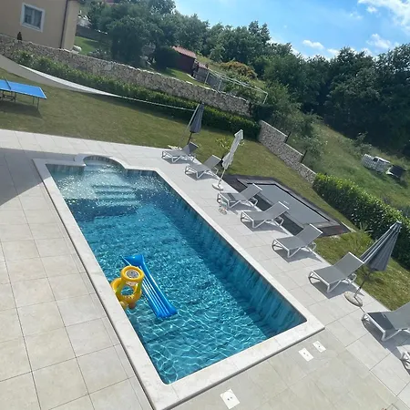 Fluggi Near Labin * Santalezi