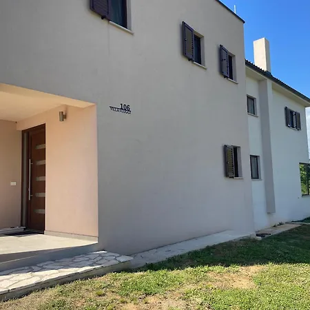 Villa Fluggi Near Labin Santalezi