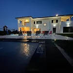 Villa Fluggi Near Labin *