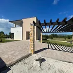 فيلة Fluggi Near Labin *