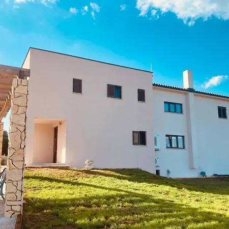 Villa Fluggi Near Labin Santalezi