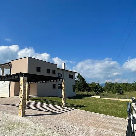 Fluggi Near Labin Villa *