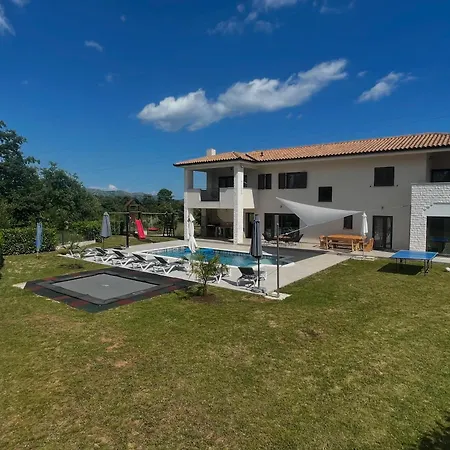 Fluggi Near Labin Santalezi