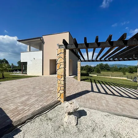 Villa Fluggi Near Labin *