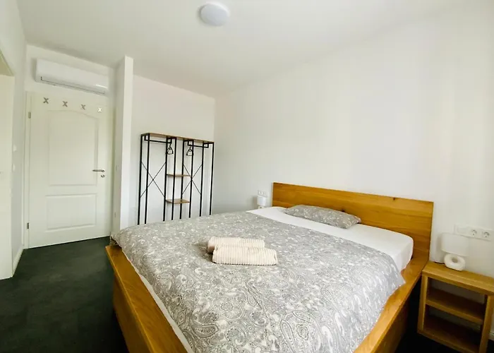 Fluggi Near Labin * Santalezi