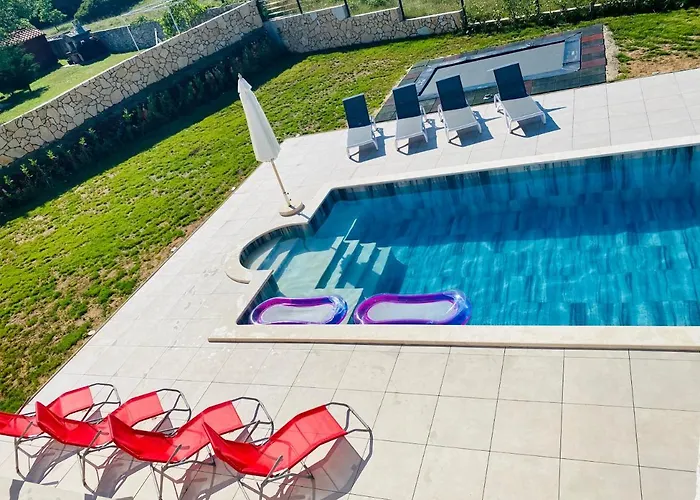 Villa Fluggi Near Labin Santalezi