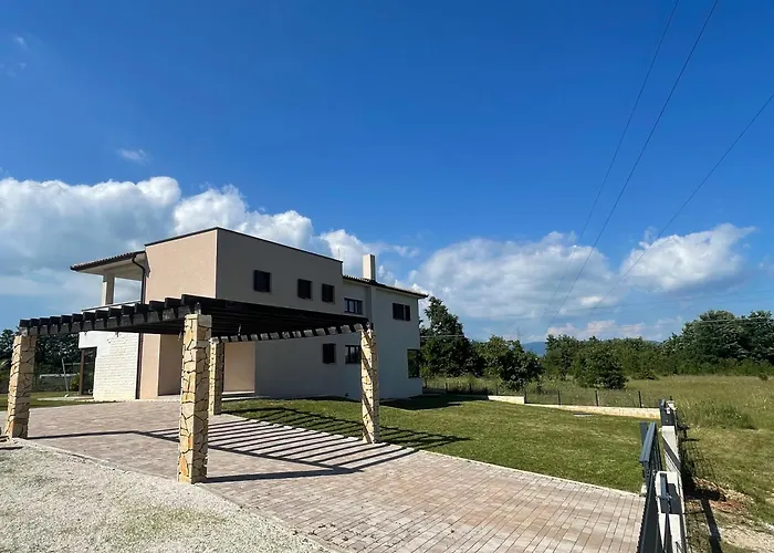 Fluggi Near Labin 빌라 *